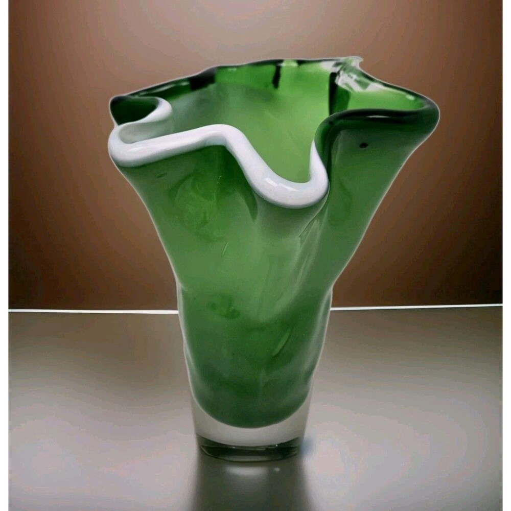 Vintage Emerald Green Cased Art Glass Handkerchief Vase Ruffled Rim 6.5"